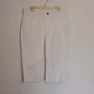 Rider by Lee Brand MidRise Capris Size 12 Color White